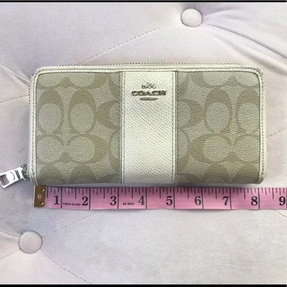 COACH ACCORDION WALLET - Picture 12 of 16